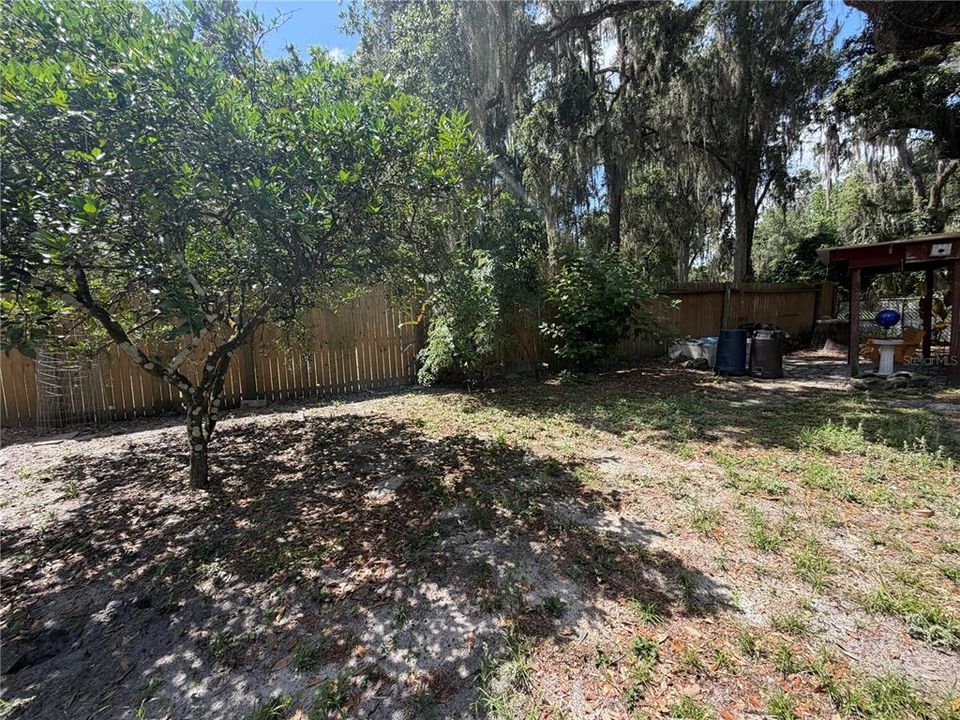 For Sale: $135,000 (2 beds, 1 baths, 1056 Square Feet)