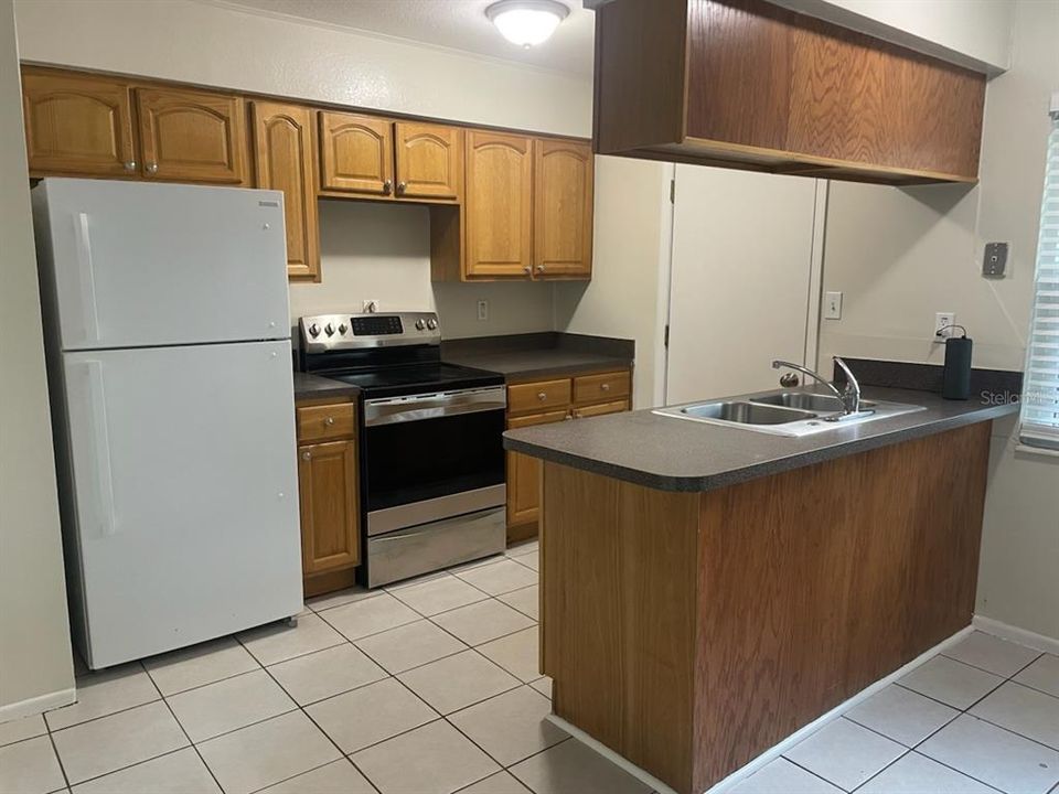For Rent: $1,800 (3 beds, 1 baths, 1120 Square Feet)