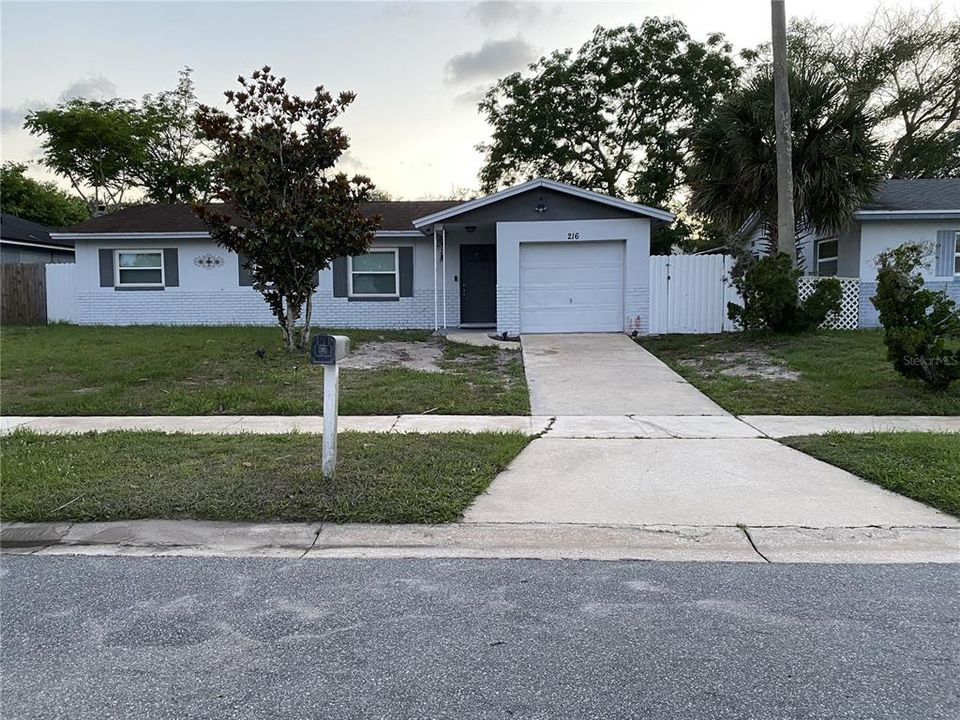 For Rent: $1,800 (3 beds, 1 baths, 1120 Square Feet)