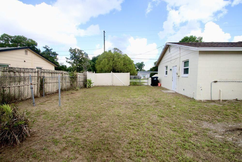 Activo con contrato: $329,900 (4 camas, 2 baños, 1213 Pies cuadrados)
