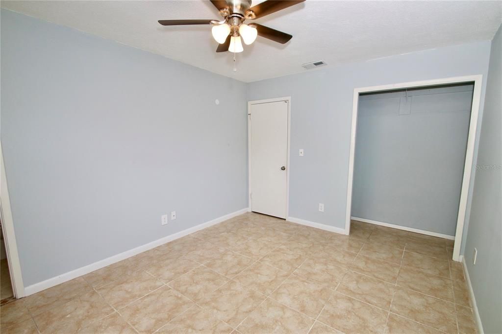 Activo con contrato: $329,900 (4 camas, 2 baños, 1213 Pies cuadrados)