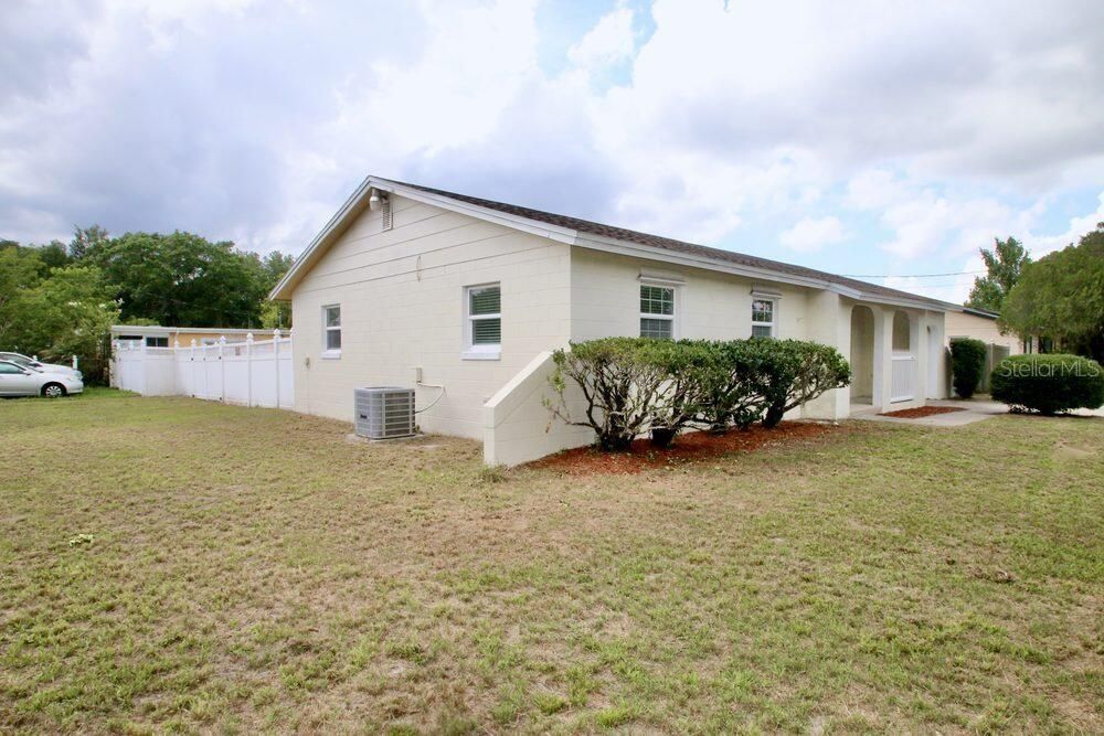 Activo con contrato: $329,900 (4 camas, 2 baños, 1213 Pies cuadrados)