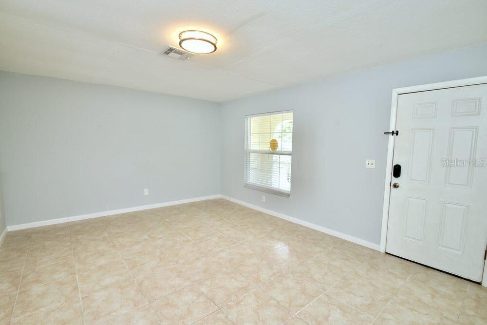 Activo con contrato: $329,900 (4 camas, 2 baños, 1213 Pies cuadrados)