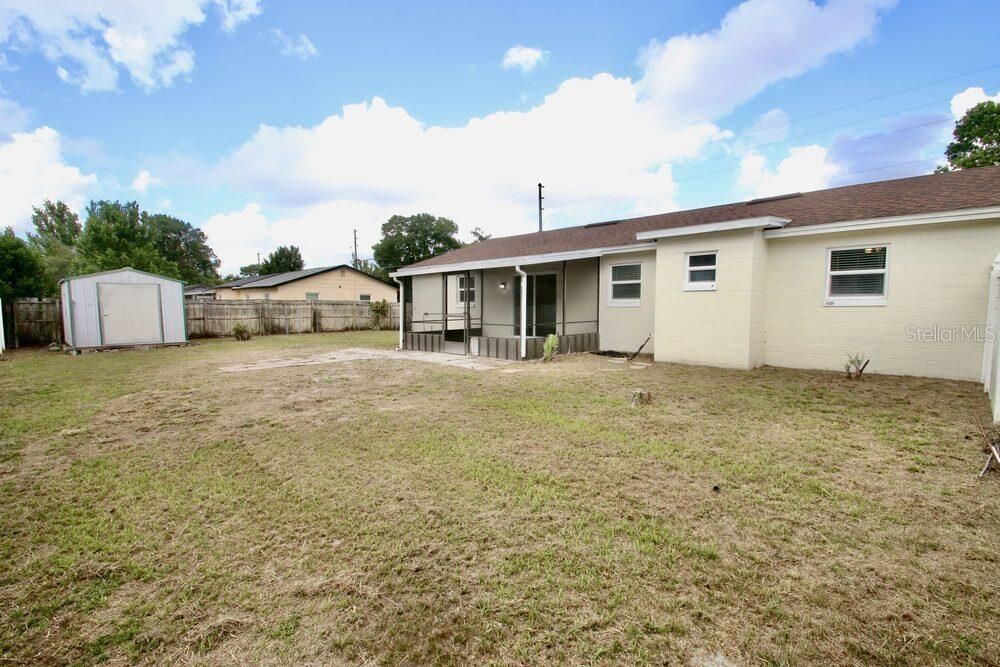 Activo con contrato: $329,900 (4 camas, 2 baños, 1213 Pies cuadrados)