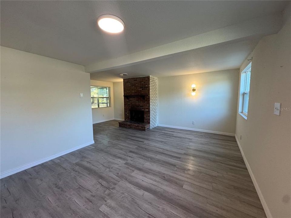 В аренду: $1,950 (3 спален, 1 ванн, 1160 Квадратных фут)