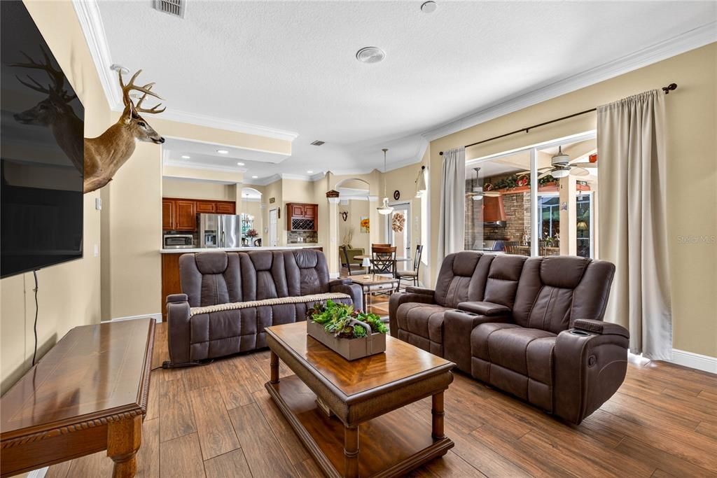 En Venta: $749,900 (4 camas, 3 baños, 2656 Pies cuadrados)