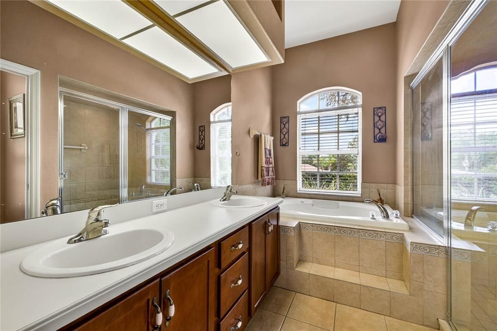 En Venta: $749,900 (4 camas, 3 baños, 2656 Pies cuadrados)
