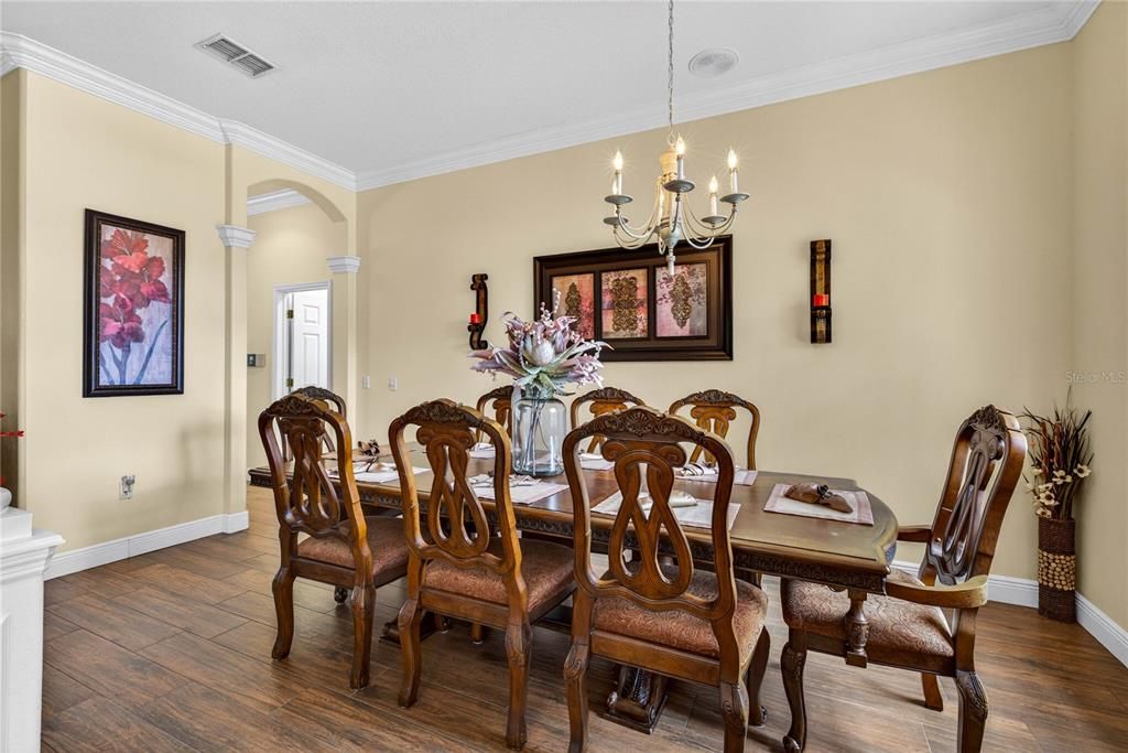 En Venta: $749,900 (4 camas, 3 baños, 2656 Pies cuadrados)