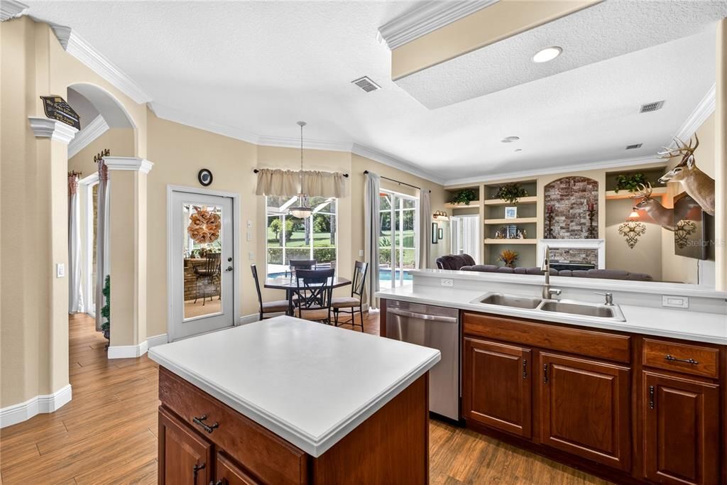 En Venta: $749,900 (4 camas, 3 baños, 2656 Pies cuadrados)