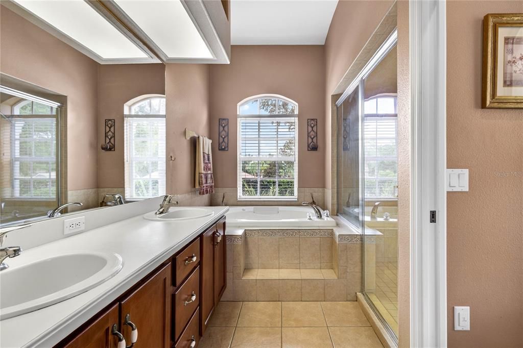 En Venta: $749,900 (4 camas, 3 baños, 2656 Pies cuadrados)
