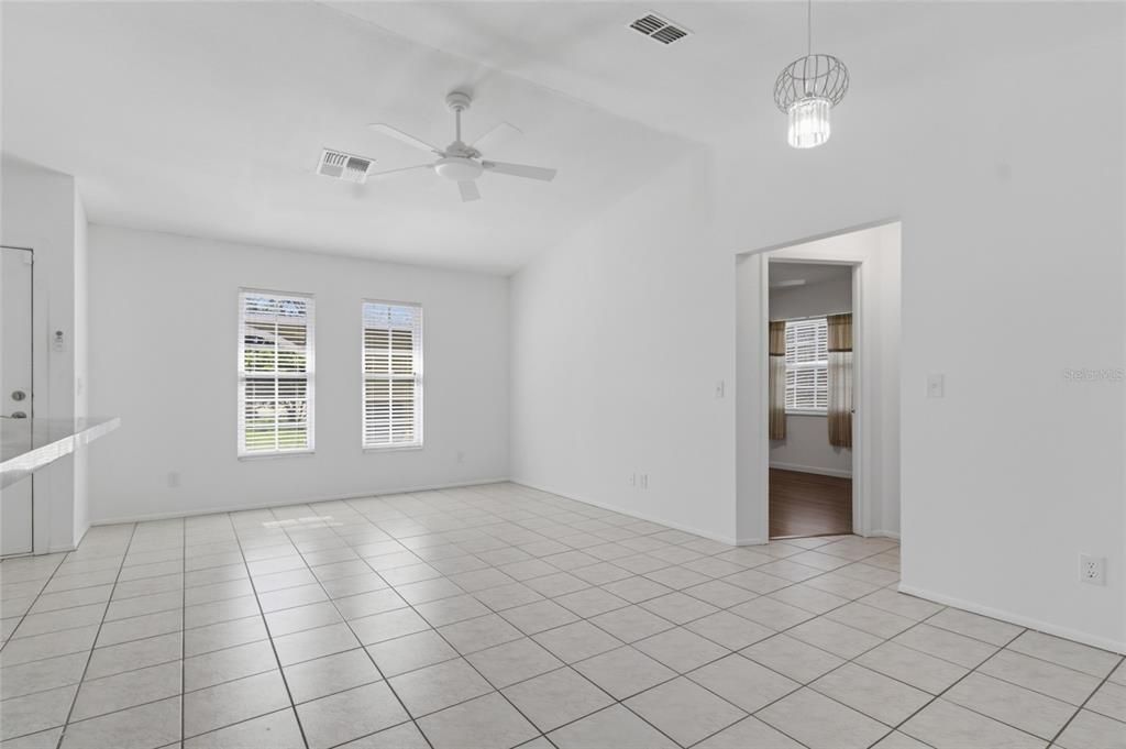 For Sale: $294,000 (3 beds, 2 baths, 1400 Square Feet)