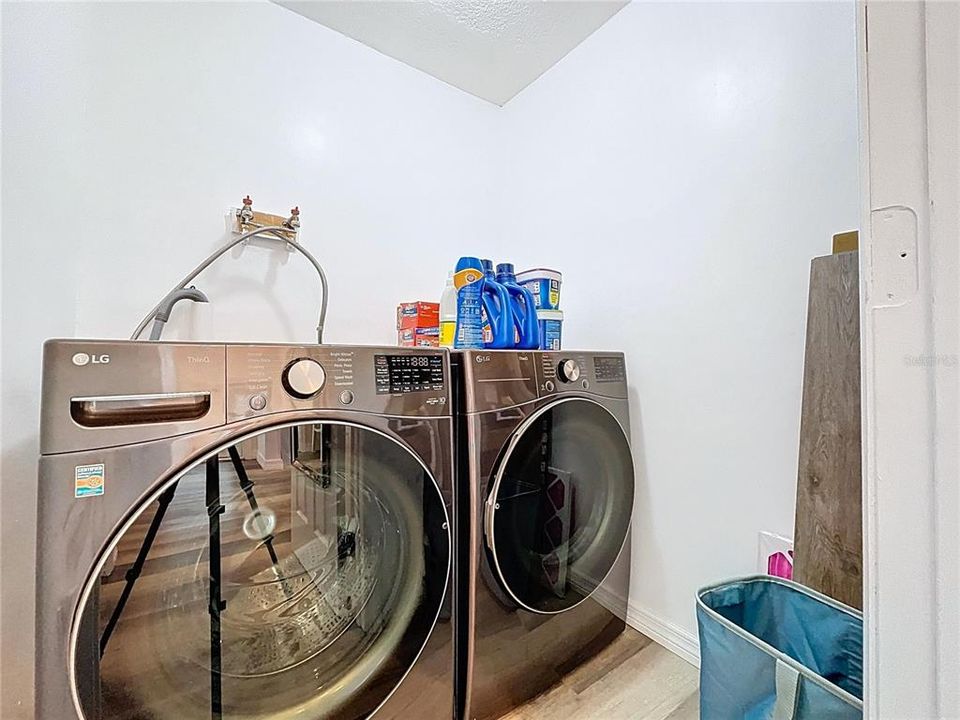 На продажу: $305,000 (2 спален, 1 ванн, 1011 Квадратных фут)