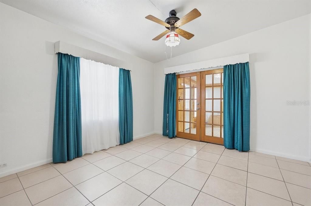 Active With Contract: $500,000 (3 beds, 2 baths, 1716 Square Feet)