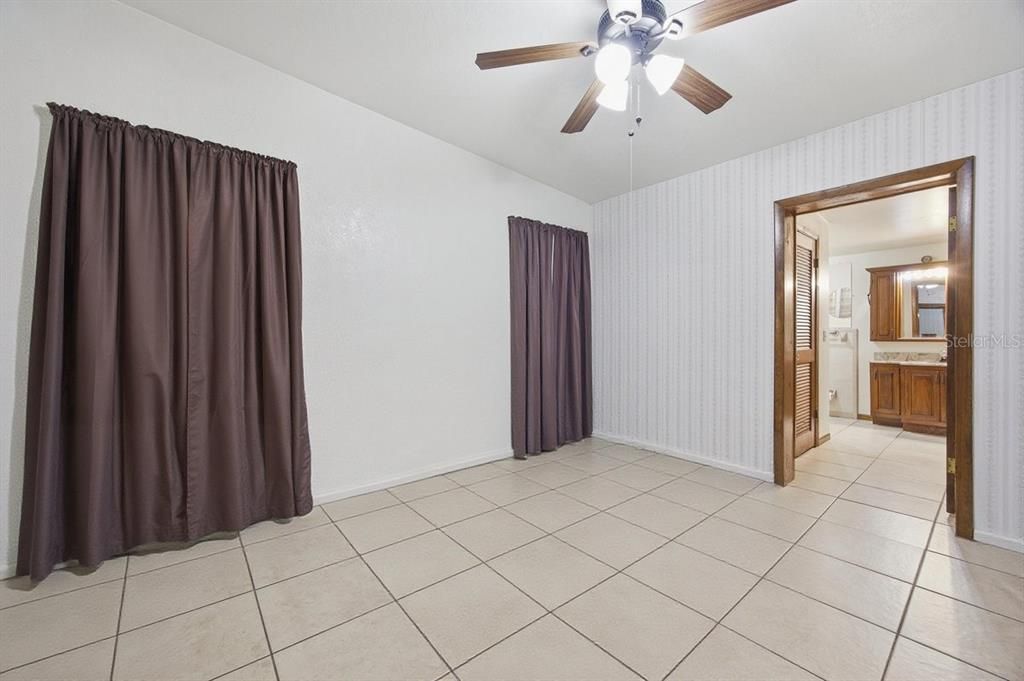 Active With Contract: $500,000 (3 beds, 2 baths, 1716 Square Feet)