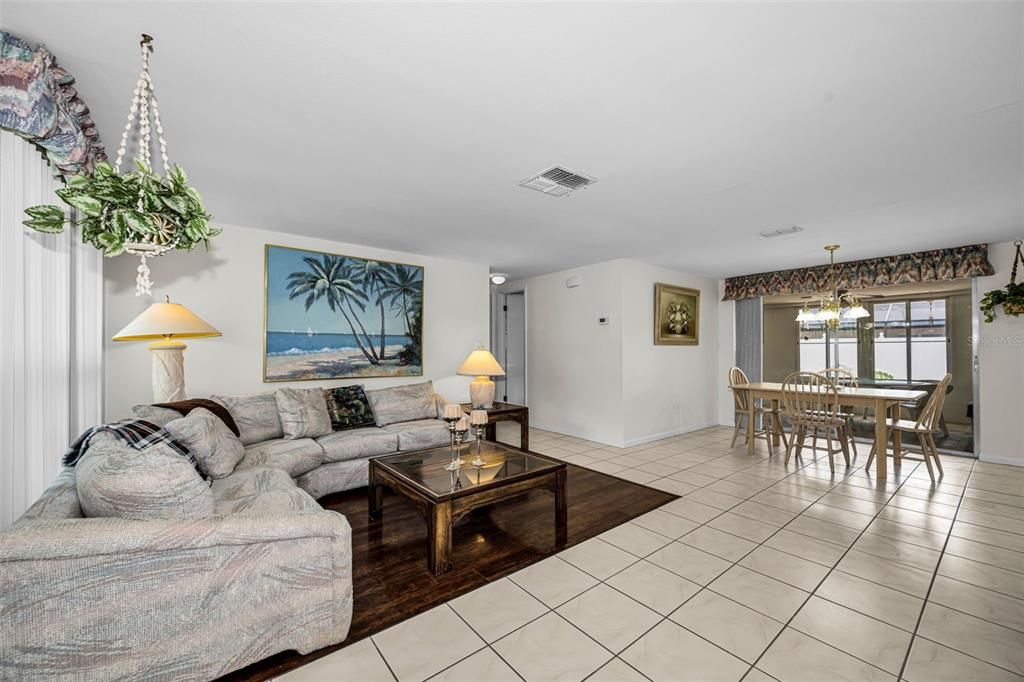 Active With Contract: $205,000 (2 beds, 2 baths, 1260 Square Feet)
