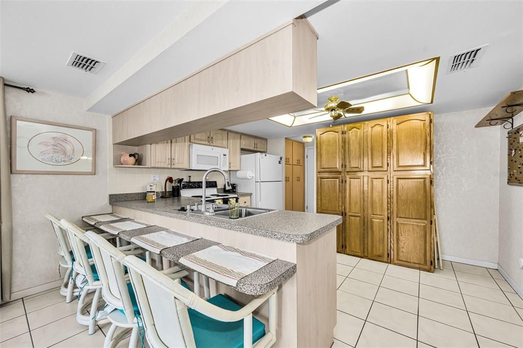Active With Contract: $205,000 (2 beds, 2 baths, 1260 Square Feet)