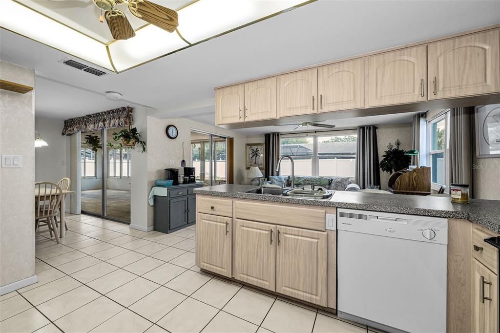 Active With Contract: $205,000 (2 beds, 2 baths, 1260 Square Feet)