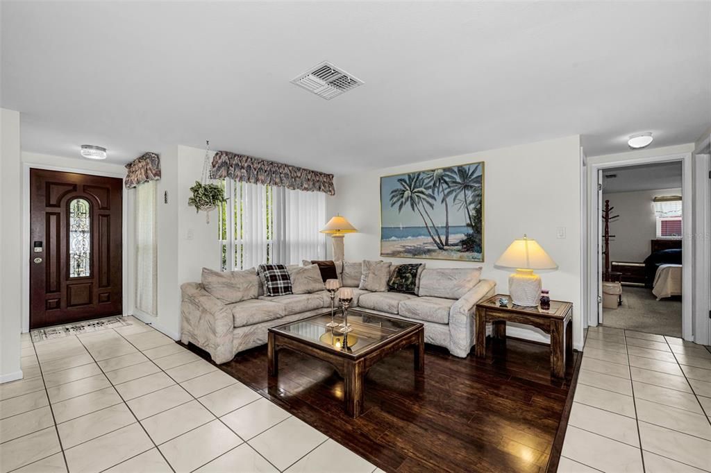 Active With Contract: $205,000 (2 beds, 2 baths, 1260 Square Feet)