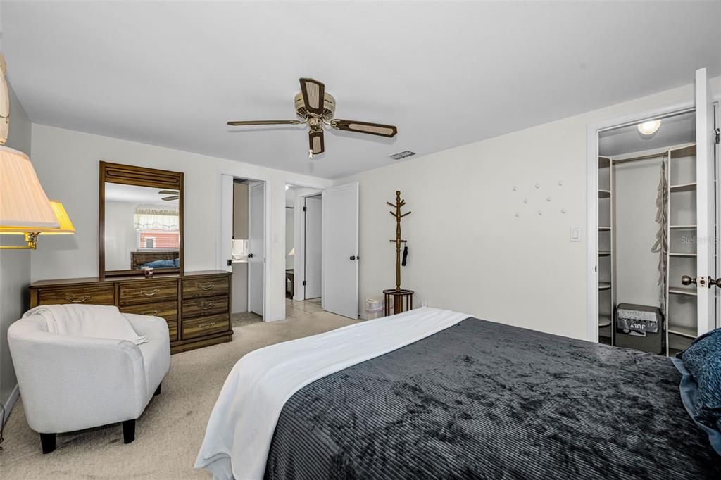 Active With Contract: $205,000 (2 beds, 2 baths, 1260 Square Feet)