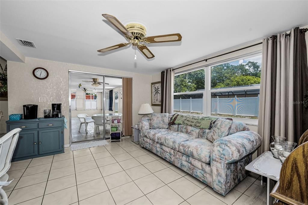 Active With Contract: $205,000 (2 beds, 2 baths, 1260 Square Feet)