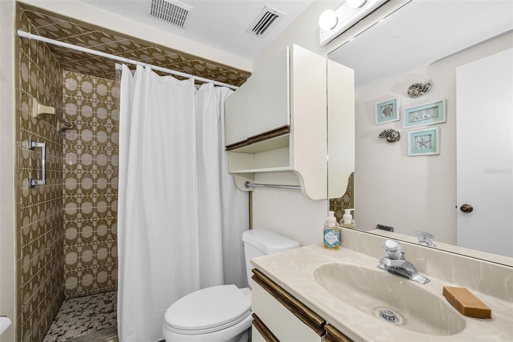 Active With Contract: $205,000 (2 beds, 2 baths, 1260 Square Feet)