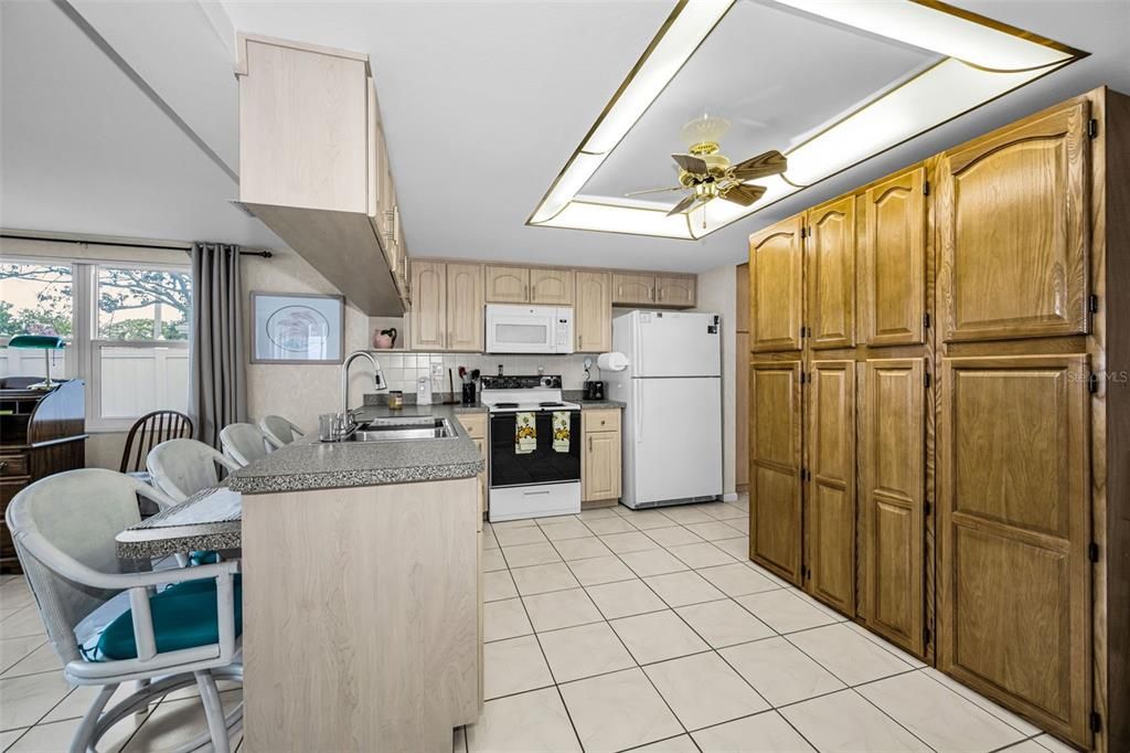 Active With Contract: $205,000 (2 beds, 2 baths, 1260 Square Feet)