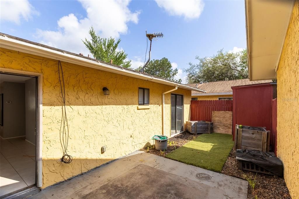 На продажу: $189,900 (2 спален, 2 ванн, 945 Квадратных фут)