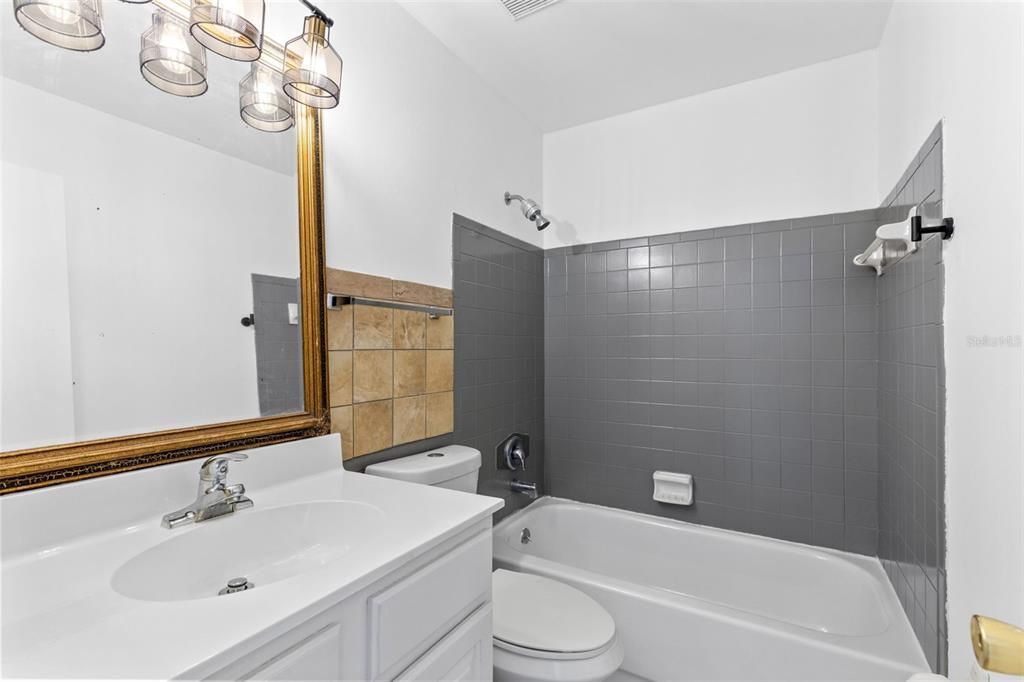 На продажу: $189,900 (2 спален, 2 ванн, 945 Квадратных фут)