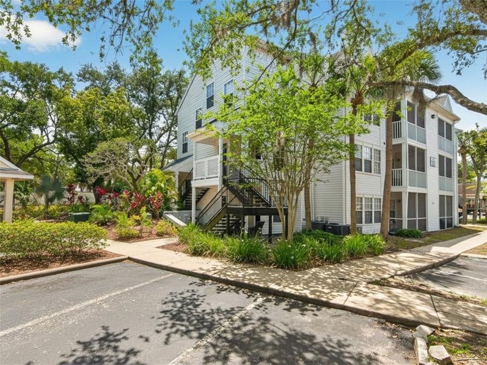 For Sale: $165,000 (1 beds, 1 baths, 1178 Square Feet)