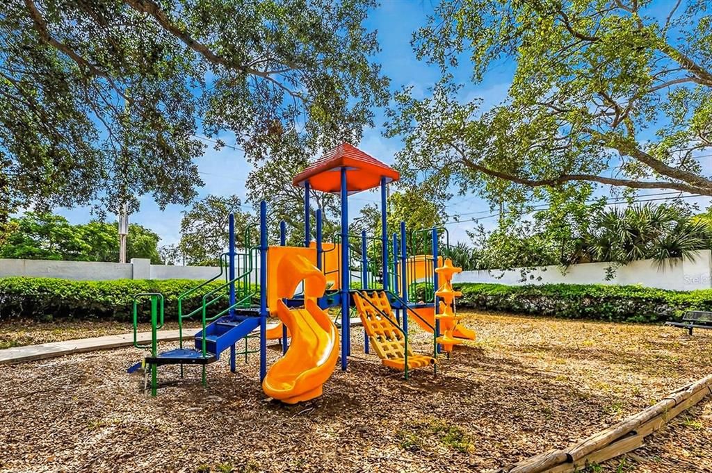 For Sale: $165,000 (1 beds, 1 baths, 1178 Square Feet)