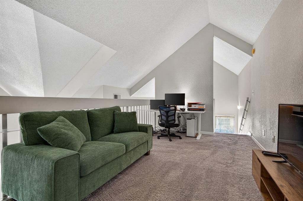 For Sale: $165,000 (1 beds, 1 baths, 1178 Square Feet)