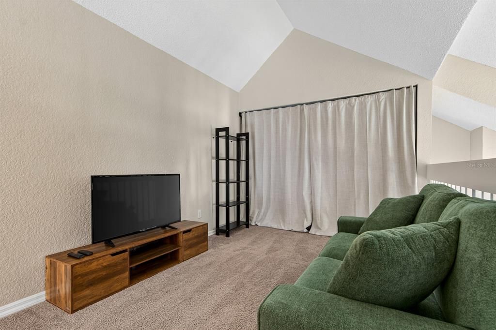 For Sale: $165,000 (1 beds, 1 baths, 1178 Square Feet)