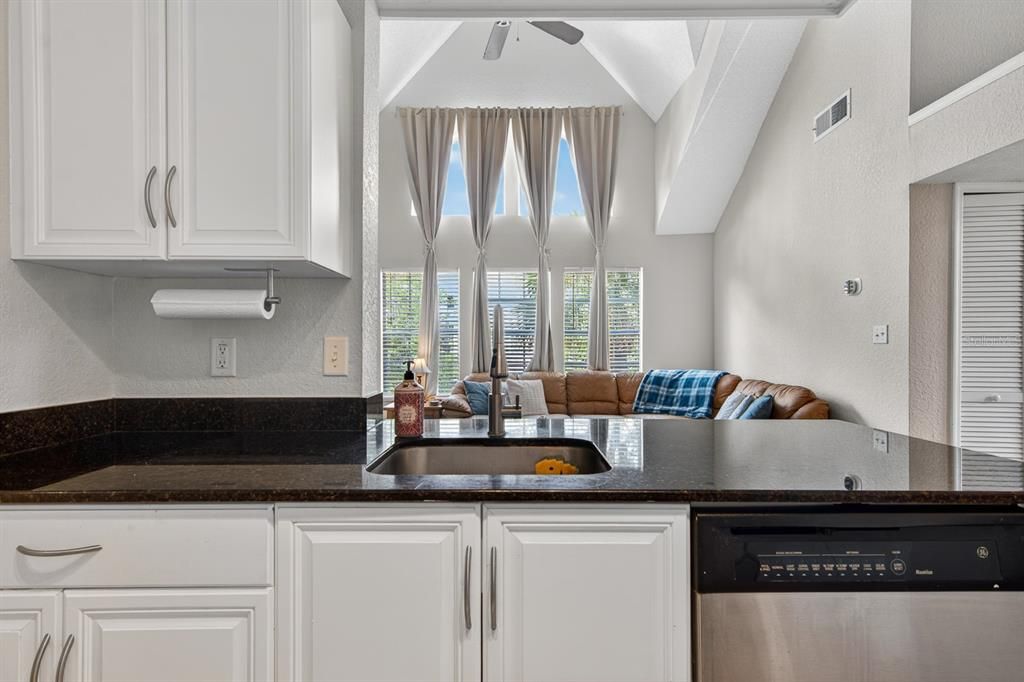 For Sale: $165,000 (1 beds, 1 baths, 1178 Square Feet)