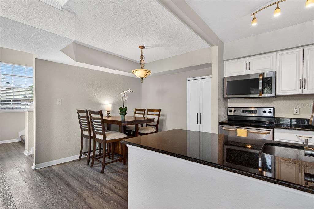 For Sale: $165,000 (1 beds, 1 baths, 1178 Square Feet)