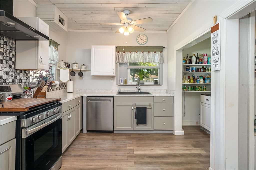 For Sale: $285,000 (3 beds, 2 baths, 2035 Square Feet)