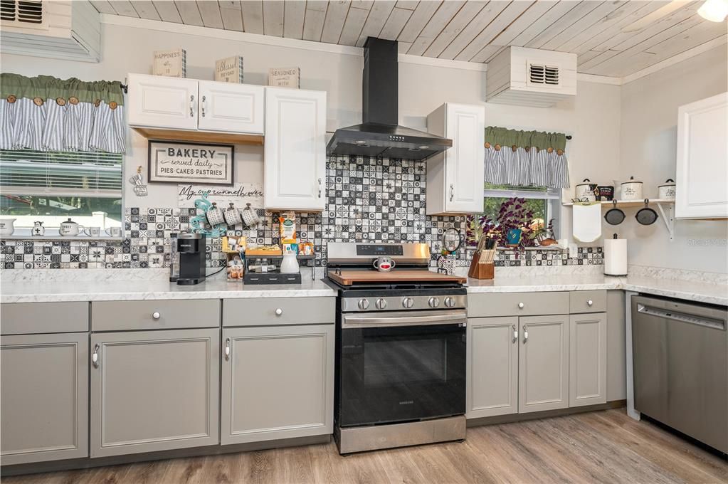 For Sale: $285,000 (3 beds, 2 baths, 2035 Square Feet)