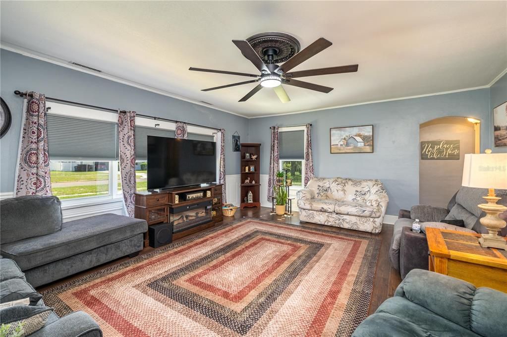 For Sale: $285,000 (3 beds, 2 baths, 2035 Square Feet)