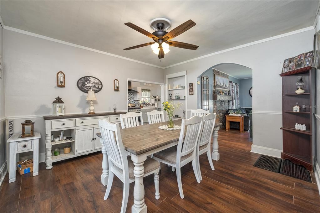 For Sale: $285,000 (3 beds, 2 baths, 2035 Square Feet)