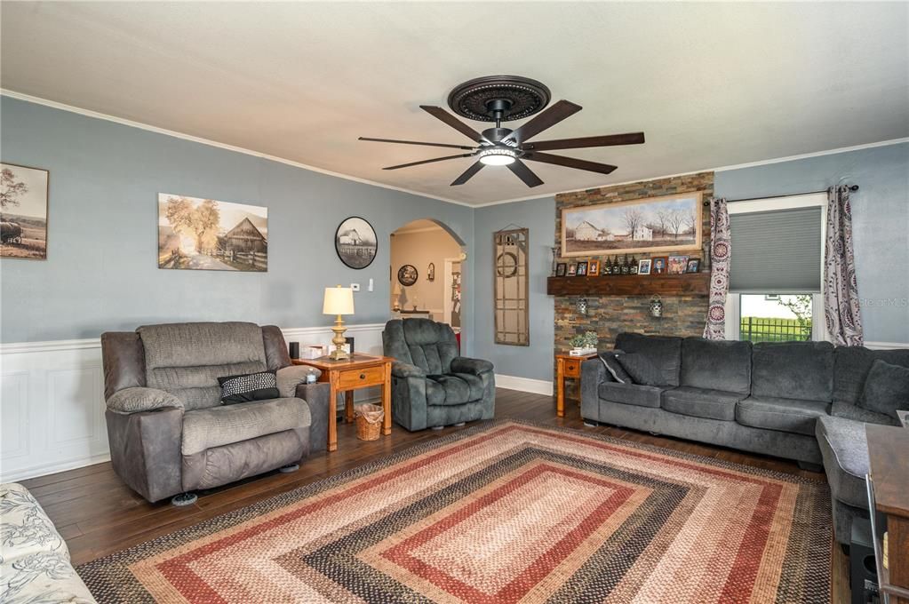 For Sale: $285,000 (3 beds, 2 baths, 2035 Square Feet)