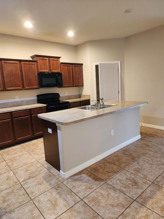 For Sale: $449,500 (4 beds, 3 baths, 2027 Square Feet)