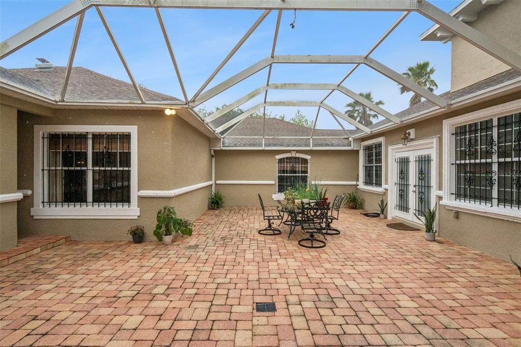 For Sale: $1,500,000 (6 beds, 5 baths, 4808 Square Feet)