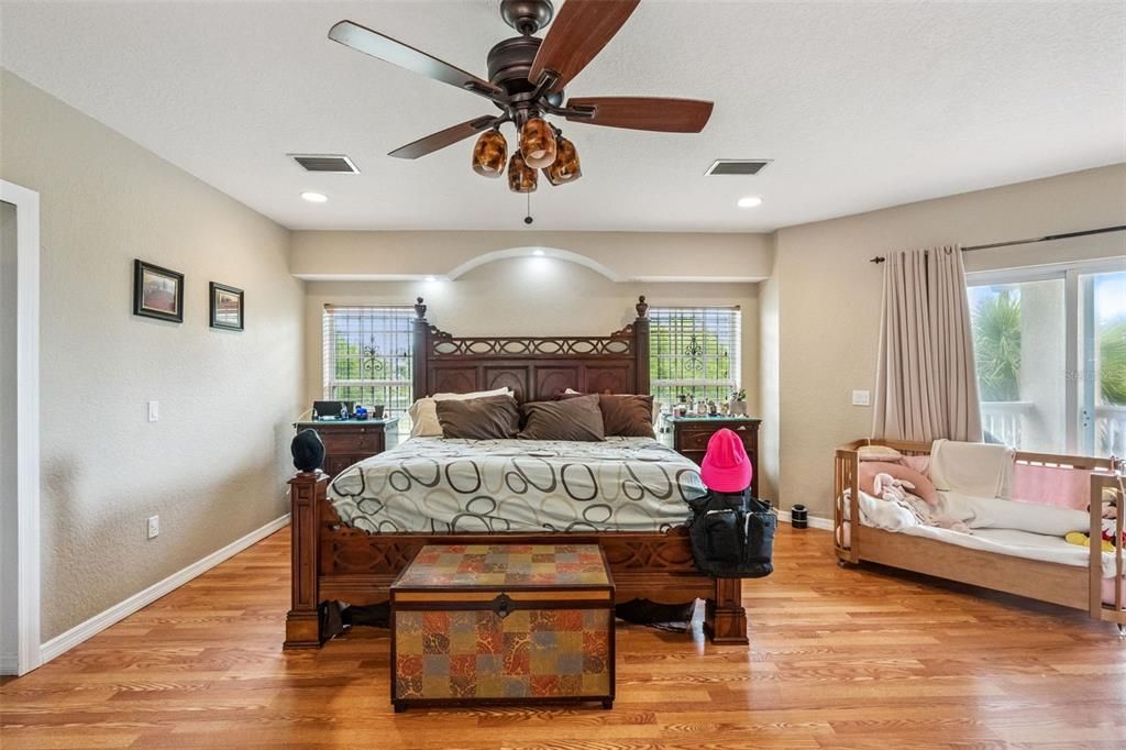 For Sale: $1,500,000 (6 beds, 5 baths, 4808 Square Feet)