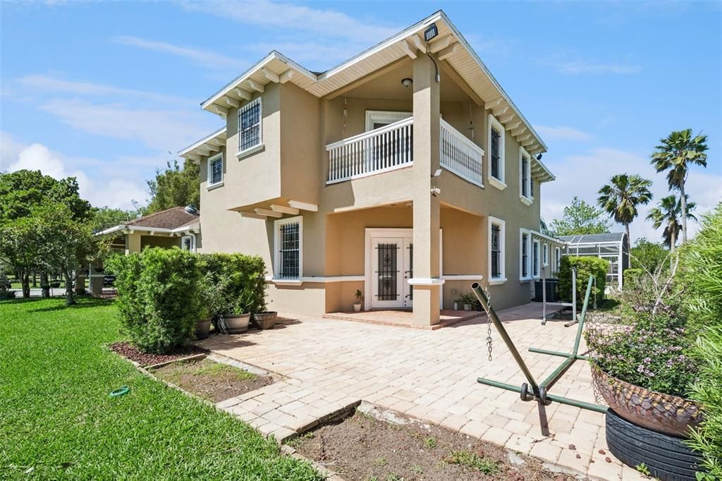 For Sale: $1,500,000 (6 beds, 5 baths, 4808 Square Feet)
