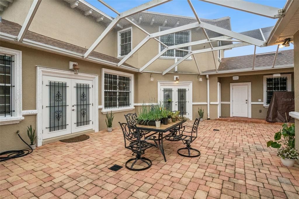 For Sale: $1,500,000 (6 beds, 5 baths, 4808 Square Feet)