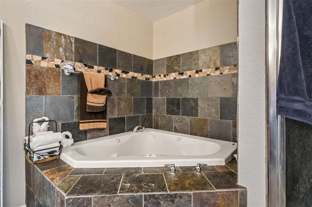 For Sale: $1,500,000 (6 beds, 5 baths, 4808 Square Feet)