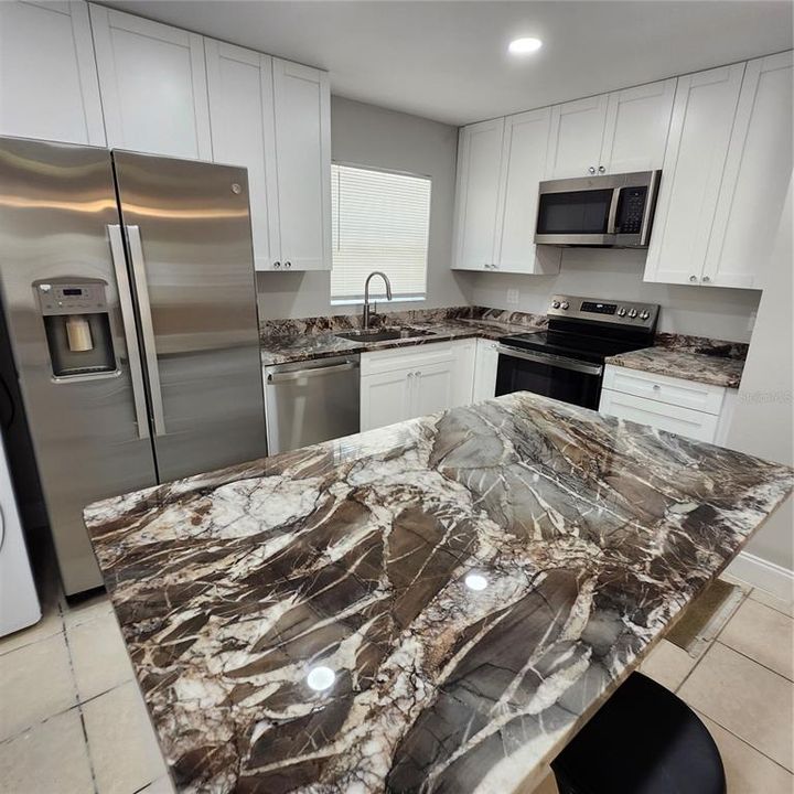 For Rent: $1,700 (2 beds, 1 baths, 850 Square Feet)