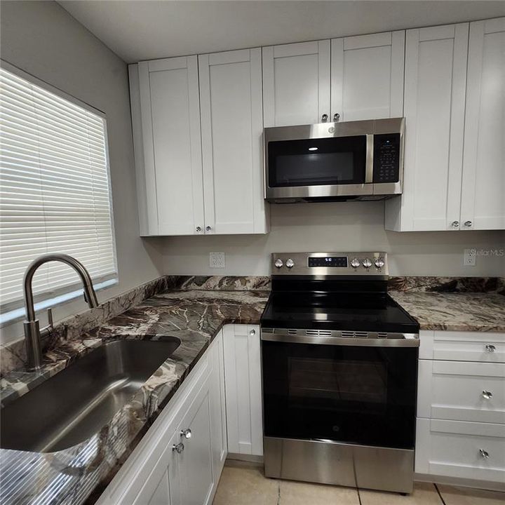 For Rent: $1,700 (2 beds, 1 baths, 850 Square Feet)