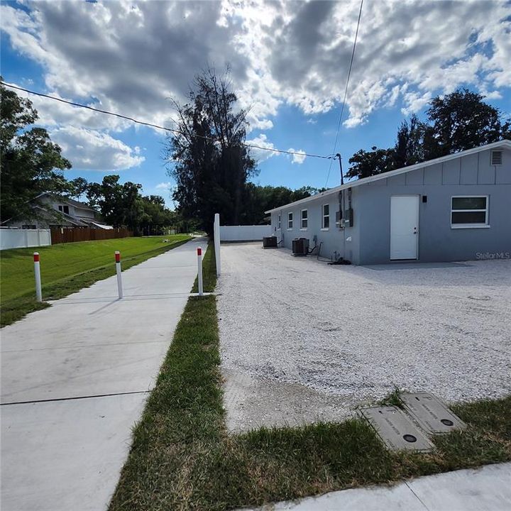 For Rent: $1,700 (2 beds, 1 baths, 850 Square Feet)