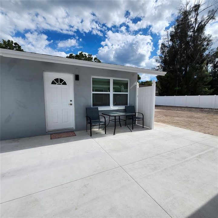 For Rent: $1,700 (2 beds, 1 baths, 850 Square Feet)