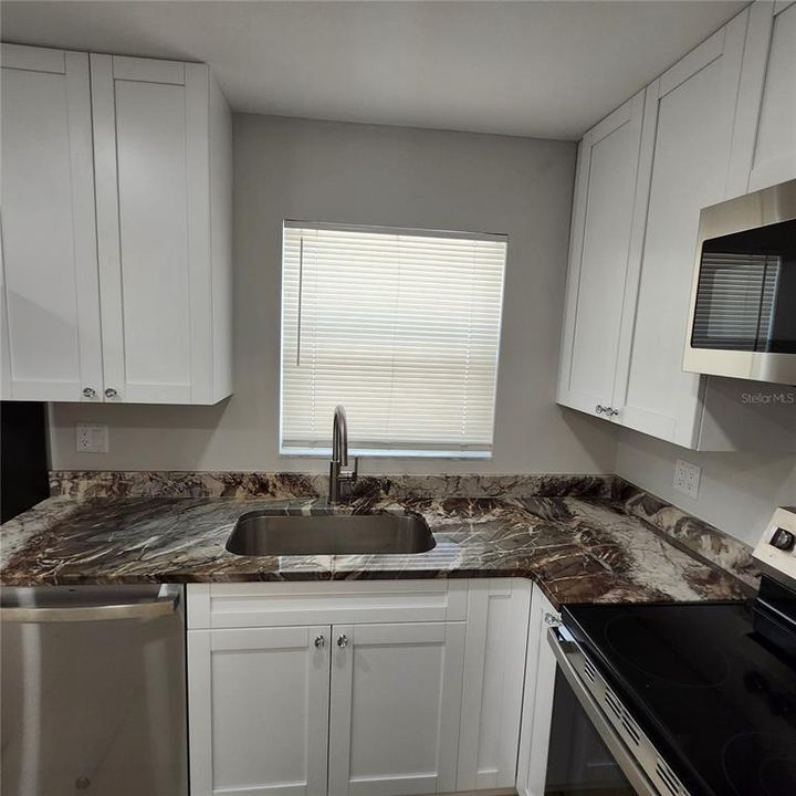 For Rent: $1,700 (2 beds, 1 baths, 850 Square Feet)